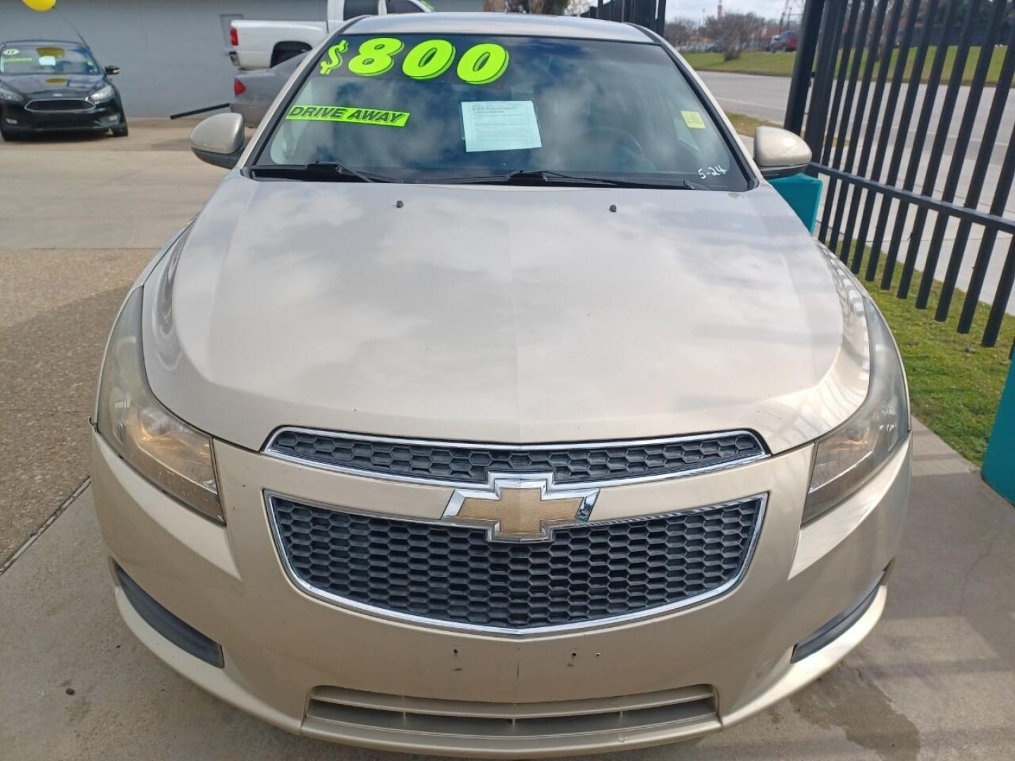 2011 GOLD /BLACK Chevrolet Cruze 1LT (1G1PF5S96B7) with an 1.4L L4 DOHC 16V TURBO engine, 6-Speed Manual transmission, located at 2001 E. Lancaster, Ft. Worth, 76103, (817) 336-7000, 32.746181, -97.301018 - Photo#3